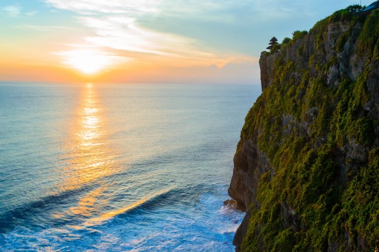 バリ島の美しい夕暮れ